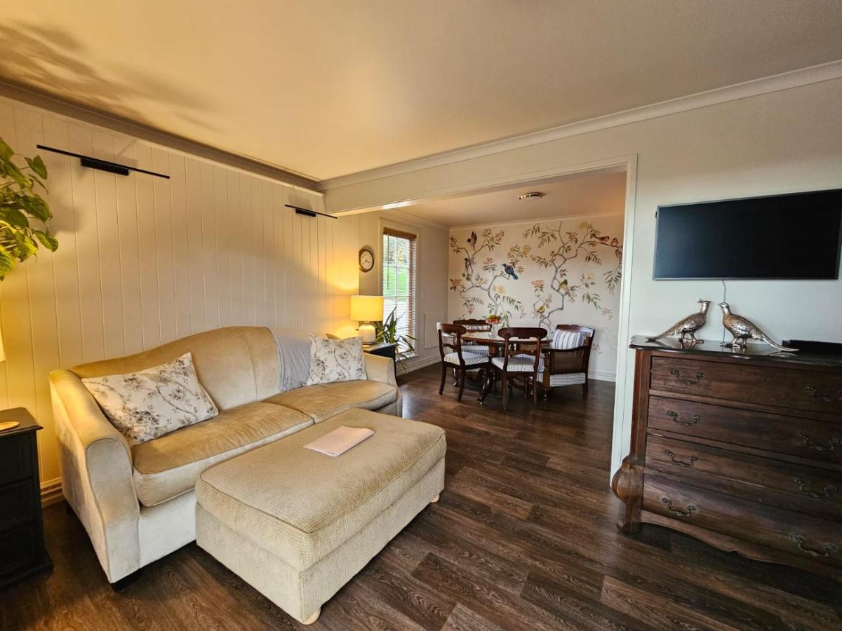 Blue Bell Cottage. Serene Luxury Farmstead Lower Moutere Εξωτερικό φωτογραφία